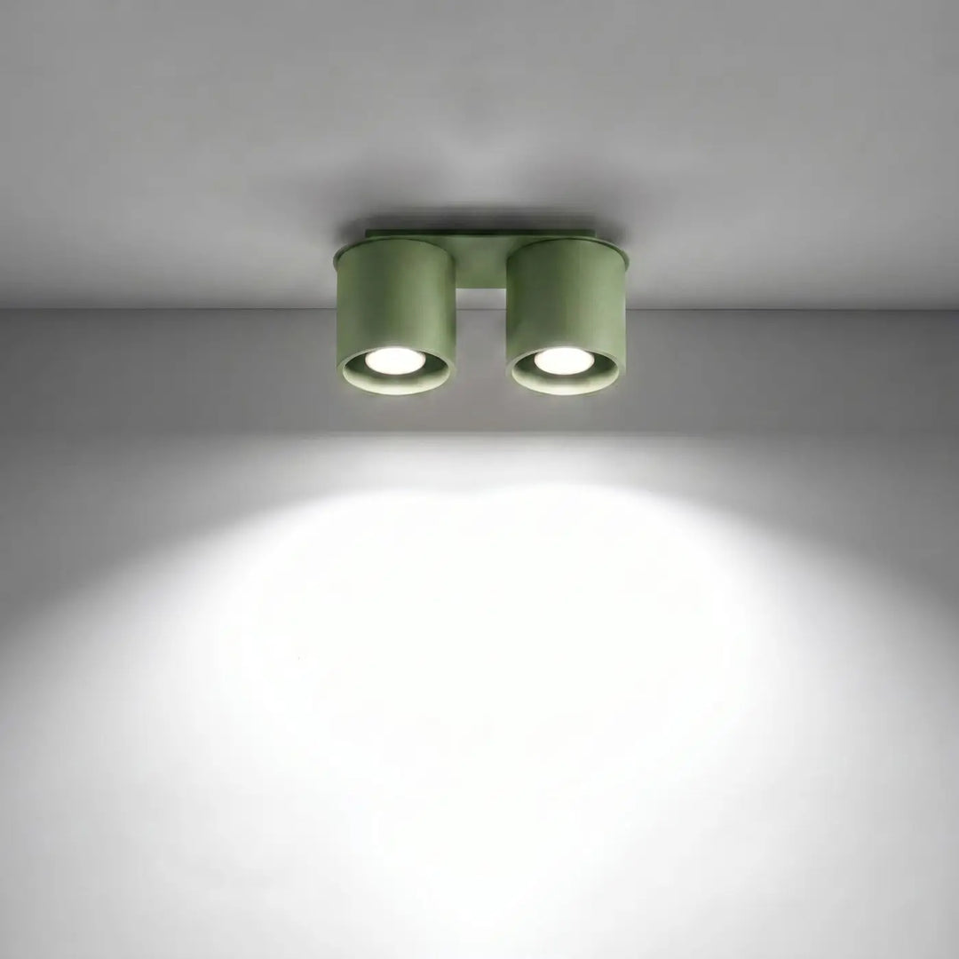 Luminaire Plafonnier vert olive allumée, vue rapprochée