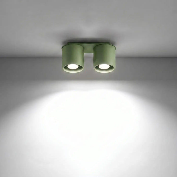 Luminaire Plafonnier vert olive allumée, vue rapprochée
