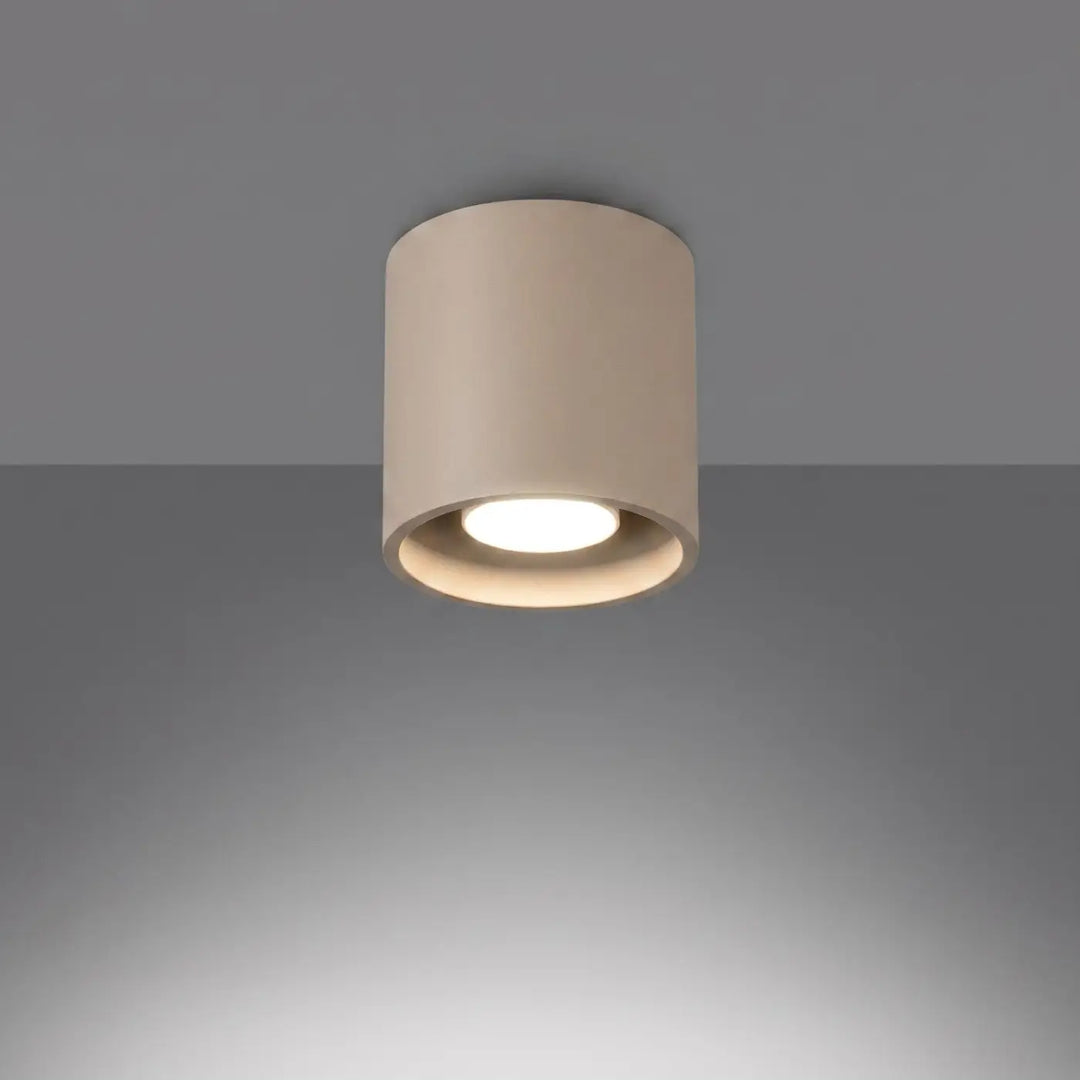 Luminaire Plafonnier taupe allumée, vue rapprochée