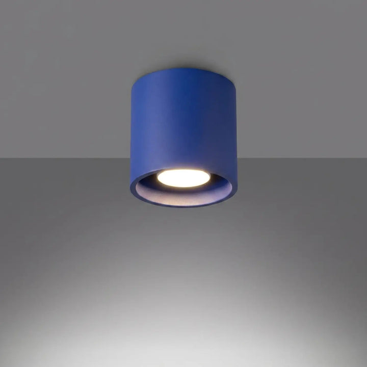 Luminaire Plafonnier outremer allumée, vue rapprochée
