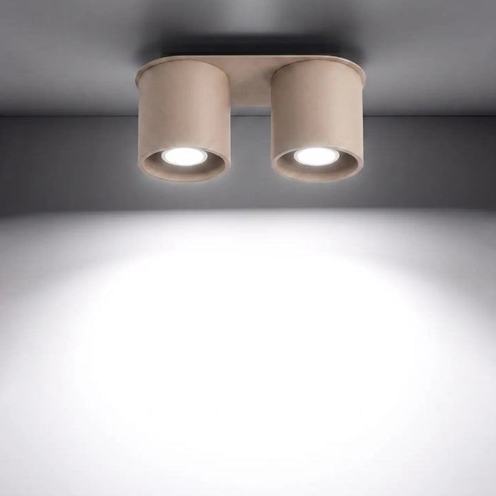 Luminaire Plafonnier taupe allumée, vue rapprochée