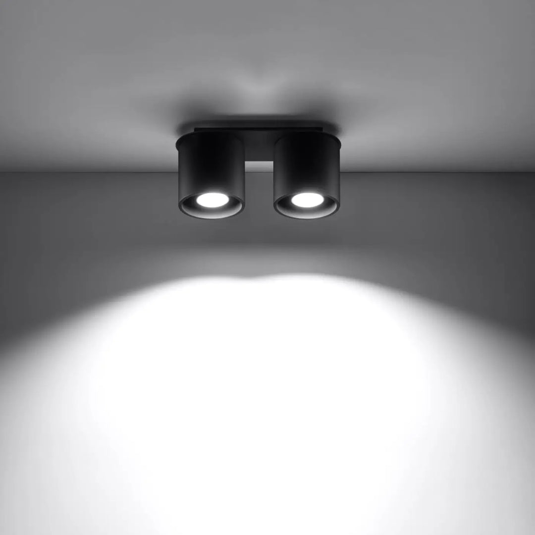 Luminaire Plafonnier noir allumée, vue rapprochée