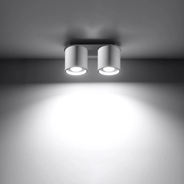 Luminaire Plafonnier blanc allumée, vue rapprochée