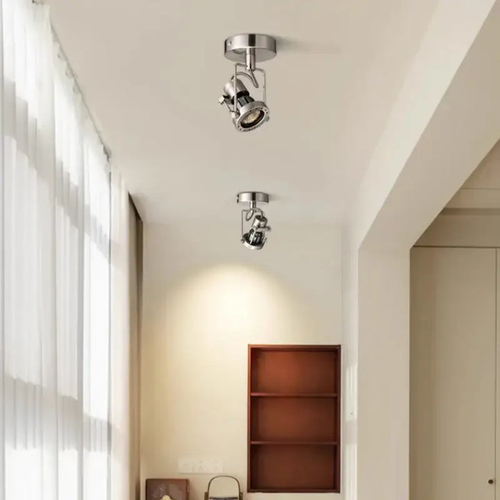 Plafonnier spot orientable métal brossé pour couloir design

