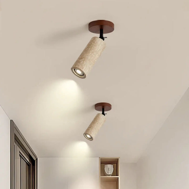 Plafonnier spot orientable en travertin jaune et bois chic