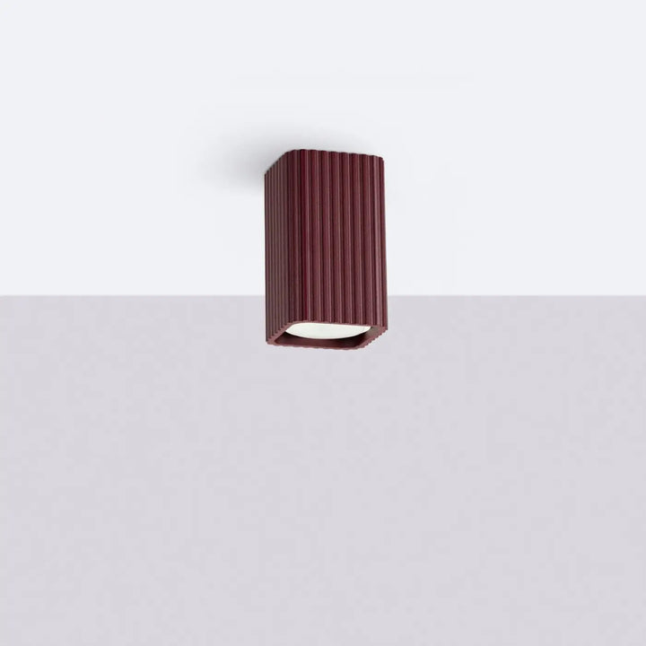 Plafonnier Rayo bordeaux en aluminium cannelé, éteint