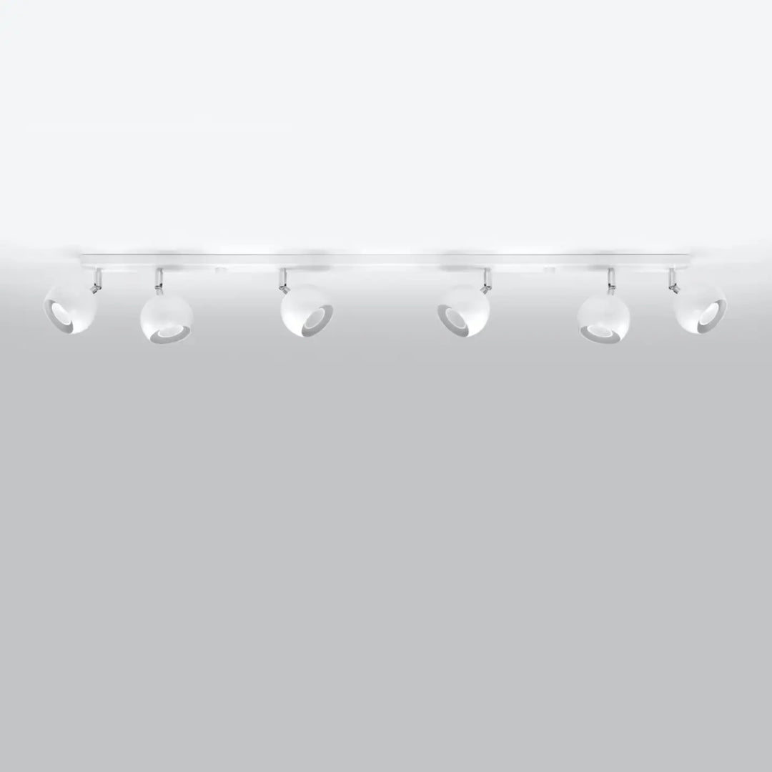 Luminaire plafonnier blanc éteint, vue rapprochée
