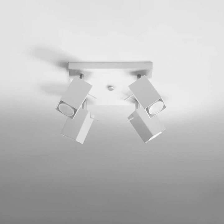 Luminaire plafonnier blanc éteint, vue rapprochée