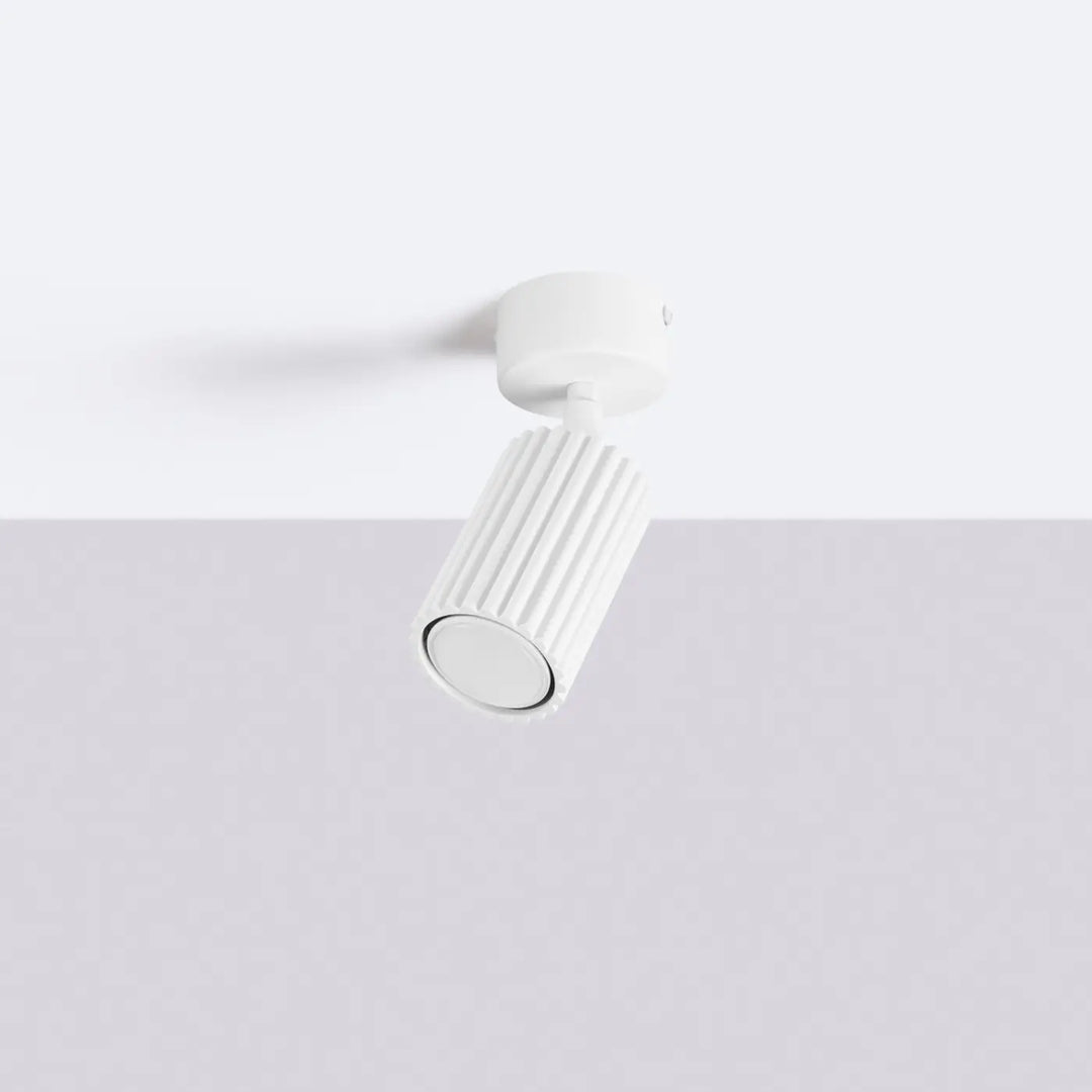 Luminaire Plafonnier blanc éteinte, vue rapprochée
