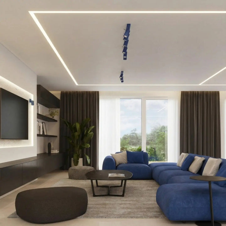Plafonnier Ring outremer à rampe de spots orientables dans un intérieur contemporain
