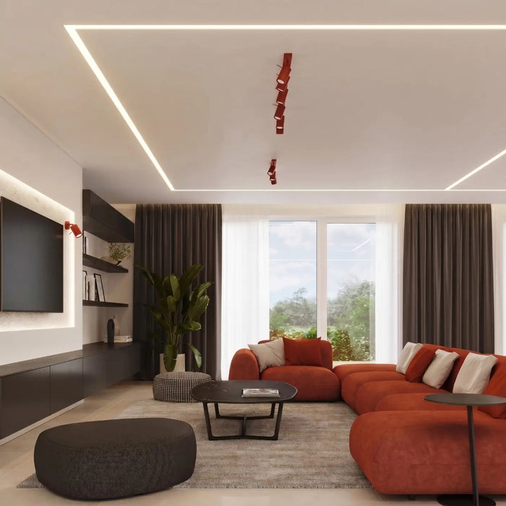 Plafonnier Ring rouge à rampe de spots orientables dans un intérieur contemporain