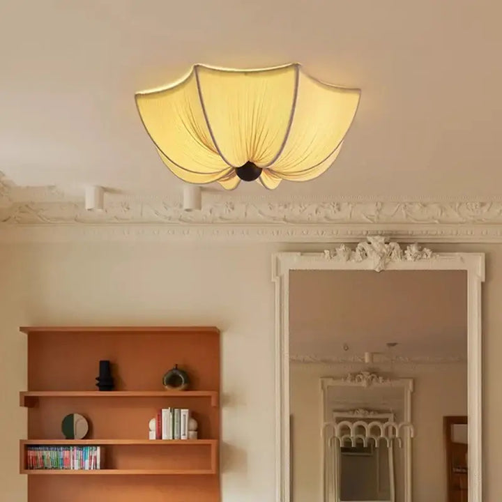 Plafonnier Tissu Plissé Beige Design Élégant Forme Fleur