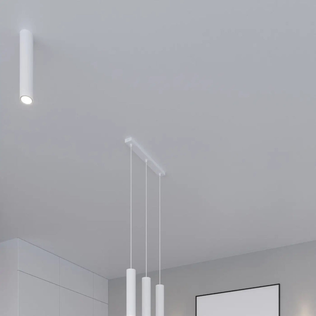 Luminaire Plafonnier blanc allumée, vue rapprochée