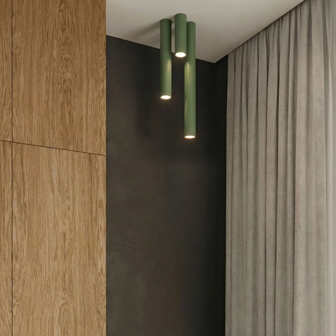 Luminaire Plafonnier vert olive allumée, vue rapprochée