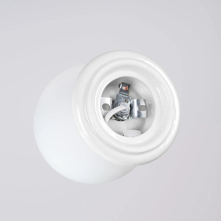 Plafonnier zori blanc avec douille en céramique blanche et câblage métallique offrant belles qualités esthétiques