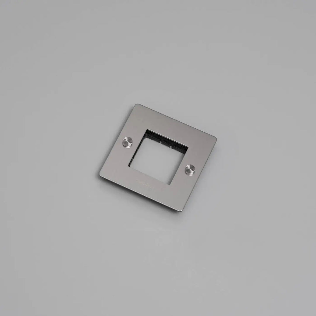 Plaque de finition Wall Plate 1 poste avec logo, finition acier #couleur_argent