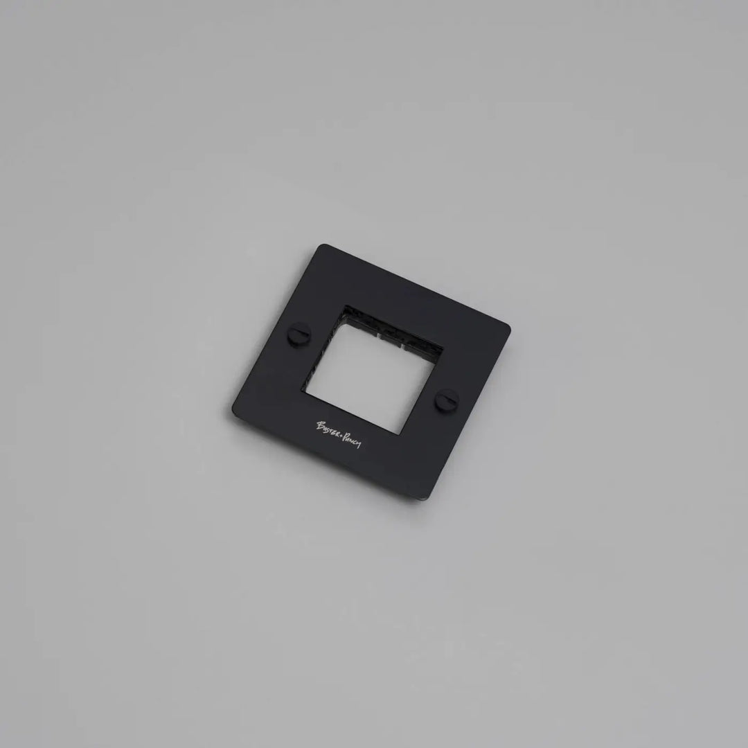 Plaque de finition Wall Plate 1 poste avec logo noire #couleur_noir