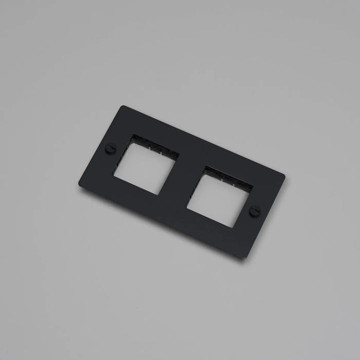 Plaque de finition Wall Plate 2 postes horizontale sans inserts, finition noire #couleur_noir