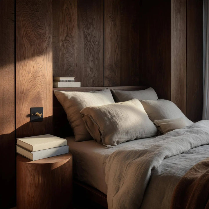Plaque de finition Wall Plate sans logo dans une chambre #couleur_noir