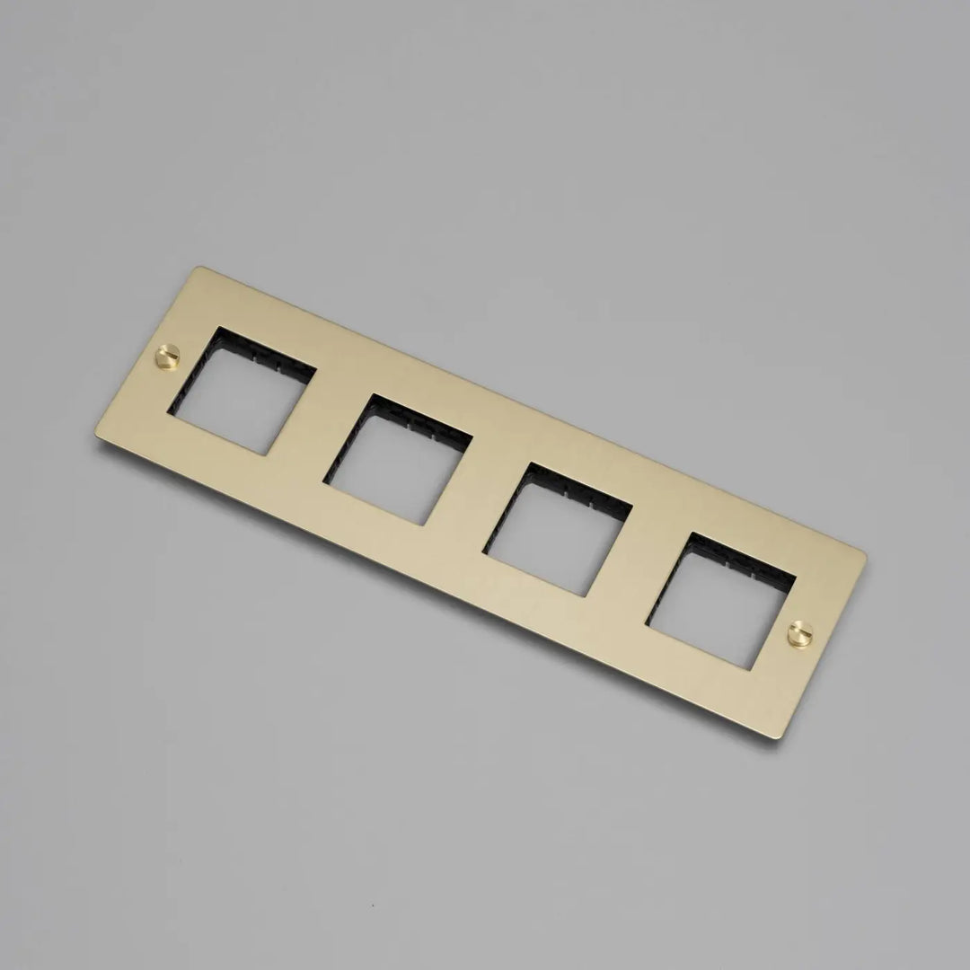 Plaque de finition Wall Plate 4 postes horizontale sans inserts, finition laiton #couleur_dor