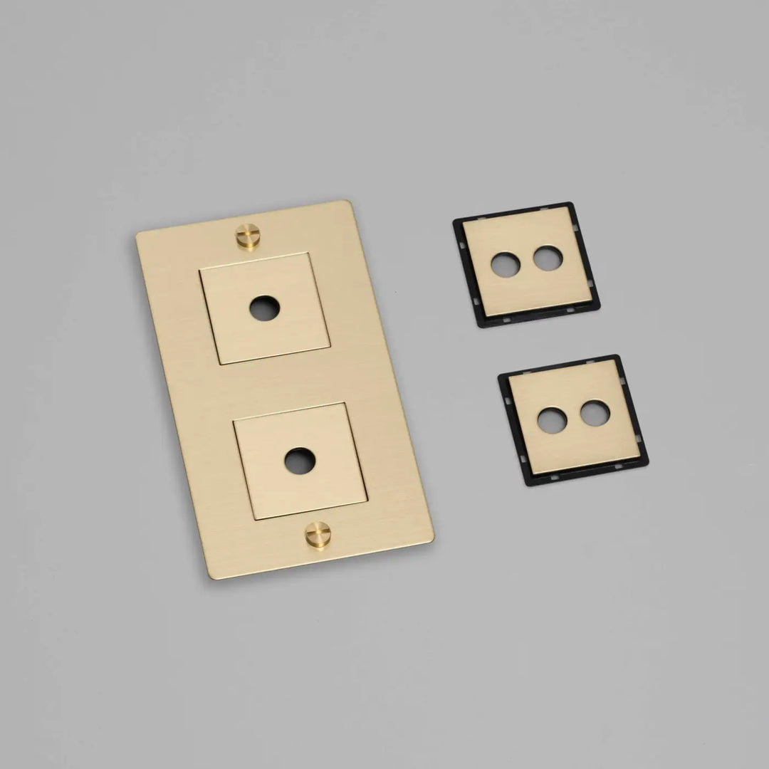 Plaque de finition Wall Plate 2 postes verticale avec inserts, finition laiton #couleur_dor