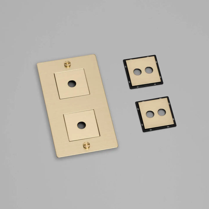 Plaque de finition Wall Plate 2 postes verticale avec inserts, finition laiton #couleur_dor