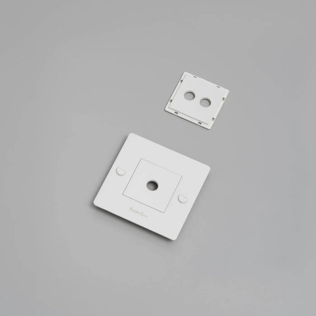 Plaque de finition Wall Plate 1 poste avec inserts et logo, finition blanche #couleur_blanc