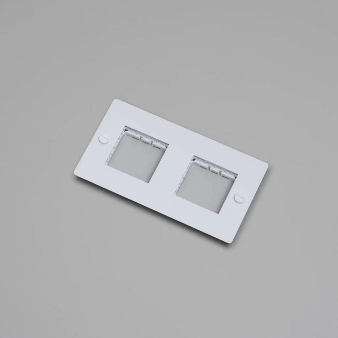 Plaque de finition Wall Plate 2 postes horizontale sans inserts, finition blanche #couleur_blanc