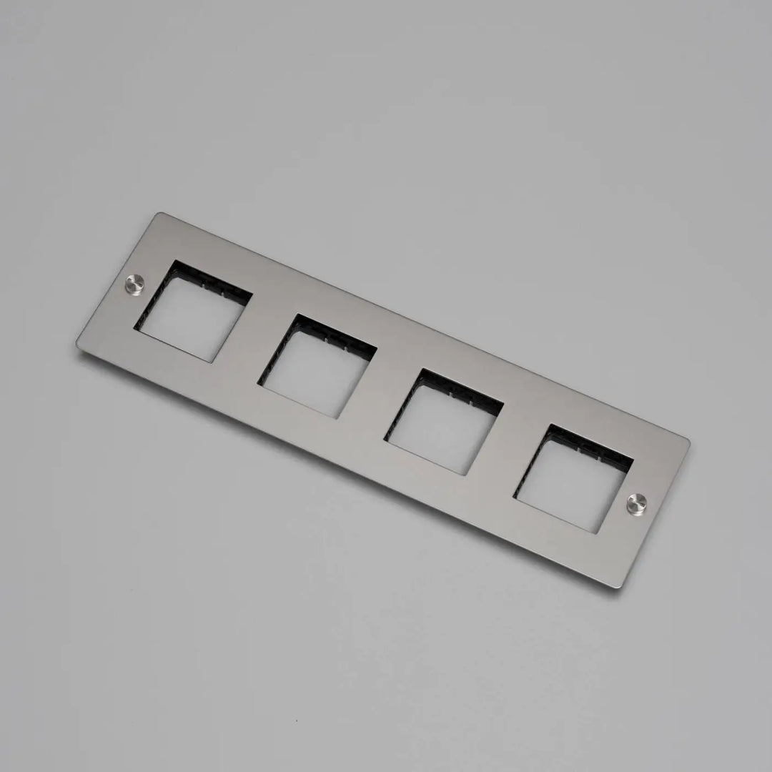Plaque de finition Wall Plate 4 postes horizontale sans inserts, finition acier #couleur_argent