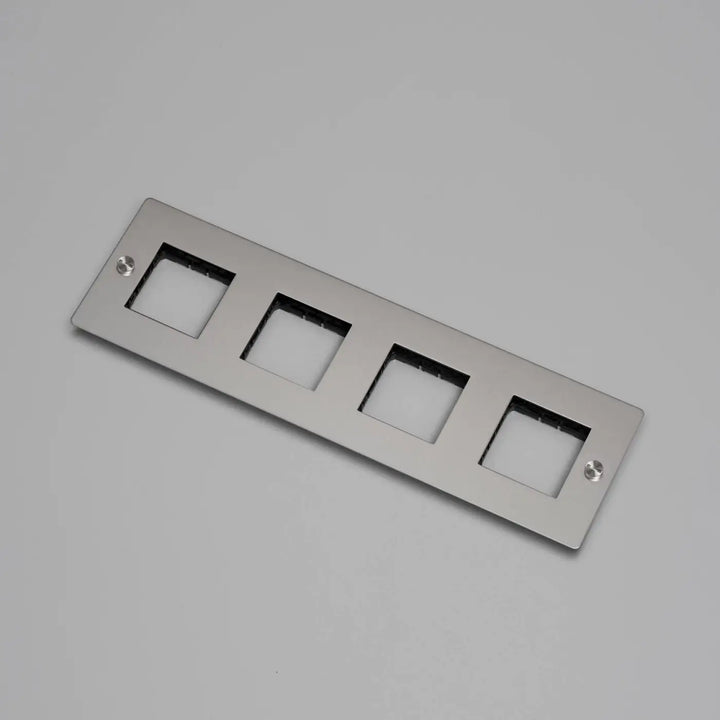 Plaque de finition Wall Plate 4 postes horizontale sans inserts, finition acier #couleur_argent