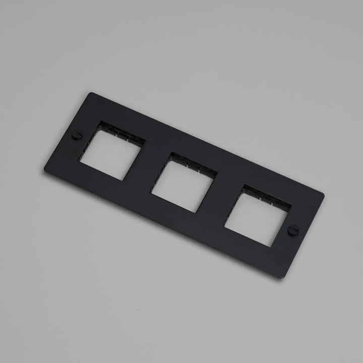 Plaque de finition Wall Plate 3 postes horizontale sans inserts, finition noire #couleur_noir