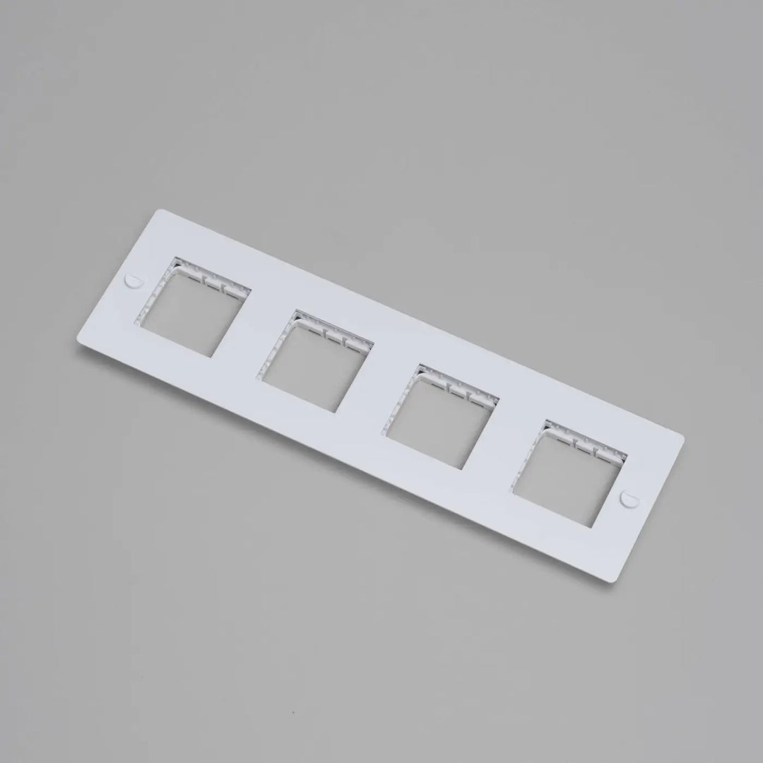 Plaque de finition Wall Plate 4 postes horizontale sans inserts, finition blanche #couleur_blanc