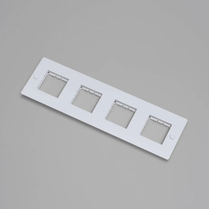 Plaque de finition Wall Plate 4 postes horizontale sans inserts, finition blanche #couleur_blanc
