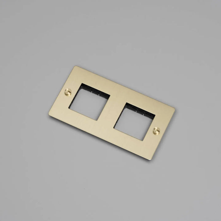 Plaque de finition Wall Plate 2 postes horizontale sans inserts, finition laiton #couleur_dor