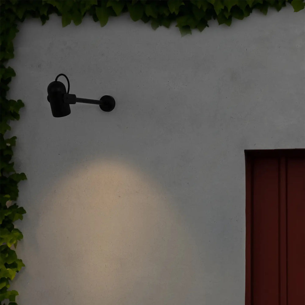 Projecteur extérieur Slot avec bras en situation