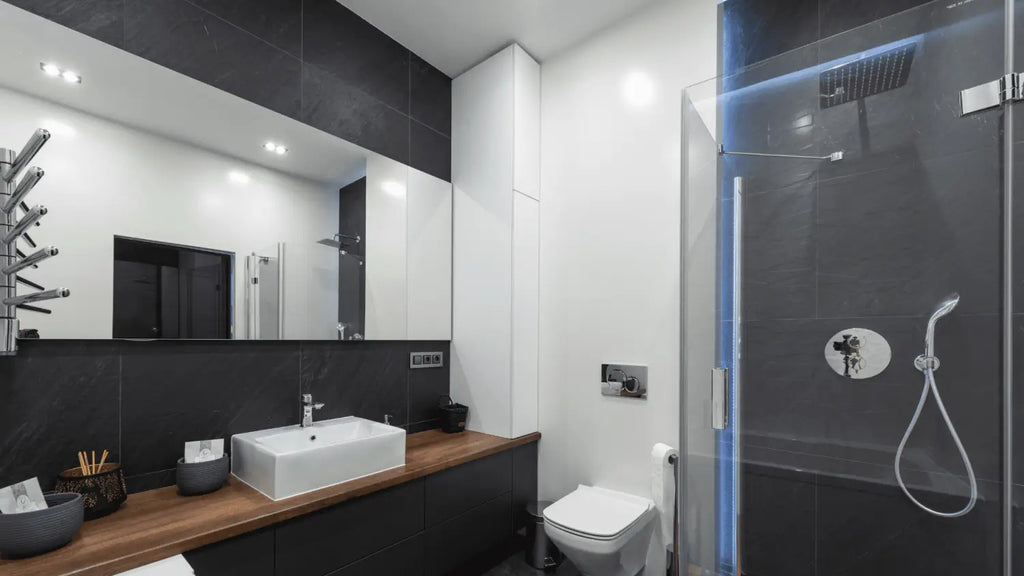 Cómo instalar una lámpara de baño.