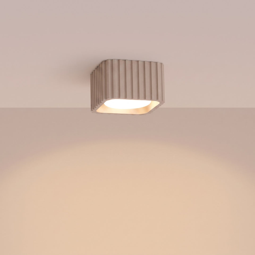 Plafonnier Riff taupe carré en aluminium, allumé