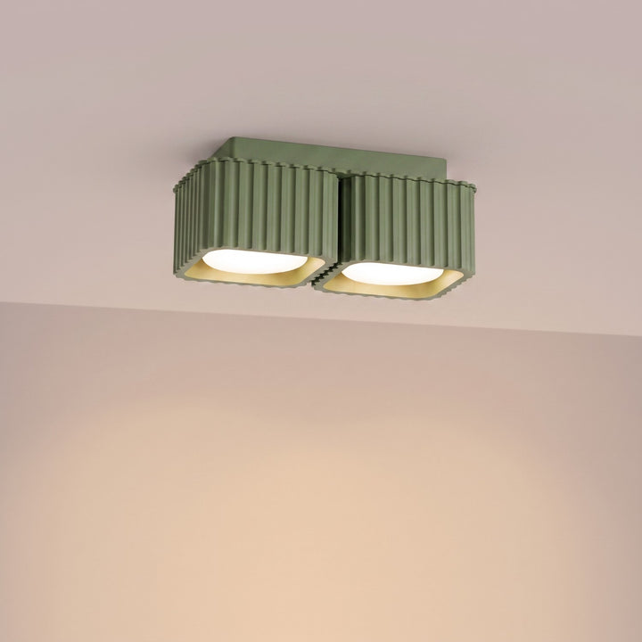 Plafonnier Riff vert olive carré en aluminium, allumé