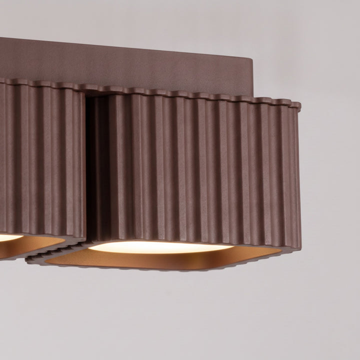 Plafonnier Riff marron carré en aluminium, détail des cannelures