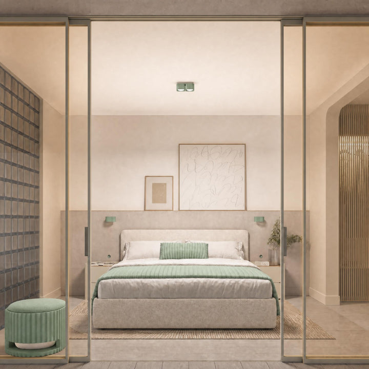 Plafonnier Riff sauge carré en aluminium au plafond d'une chambre