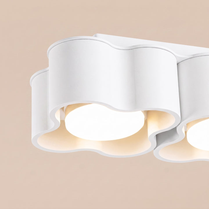 Plafonnier Ovio blanc en aluminium, détail du contour ondulé