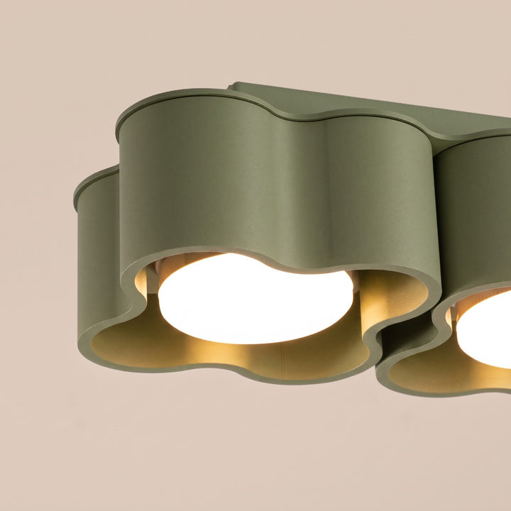 Plafonnier Ovio vert olive en aluminium, détail du contour ondulé