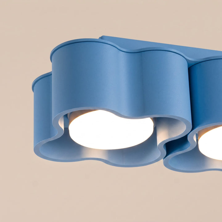 Plafonnier Ovio bleu azur en aluminium, détail du contour ondulé