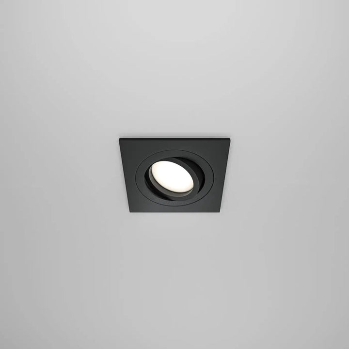 Spot encastrable carré noir avec centre circulaire lumineux et culot gu10 cadre carré pour éclairage moderne