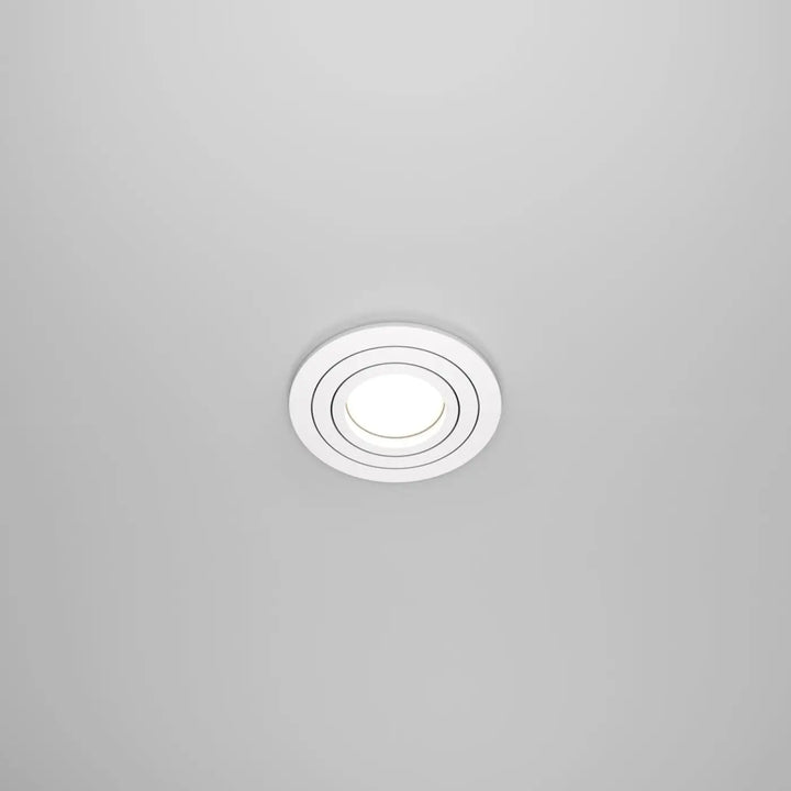 Spot encastrable rond blanc atom avec anneaux concentriques et ampoule gu10 orientable pour éclairage central lumineux