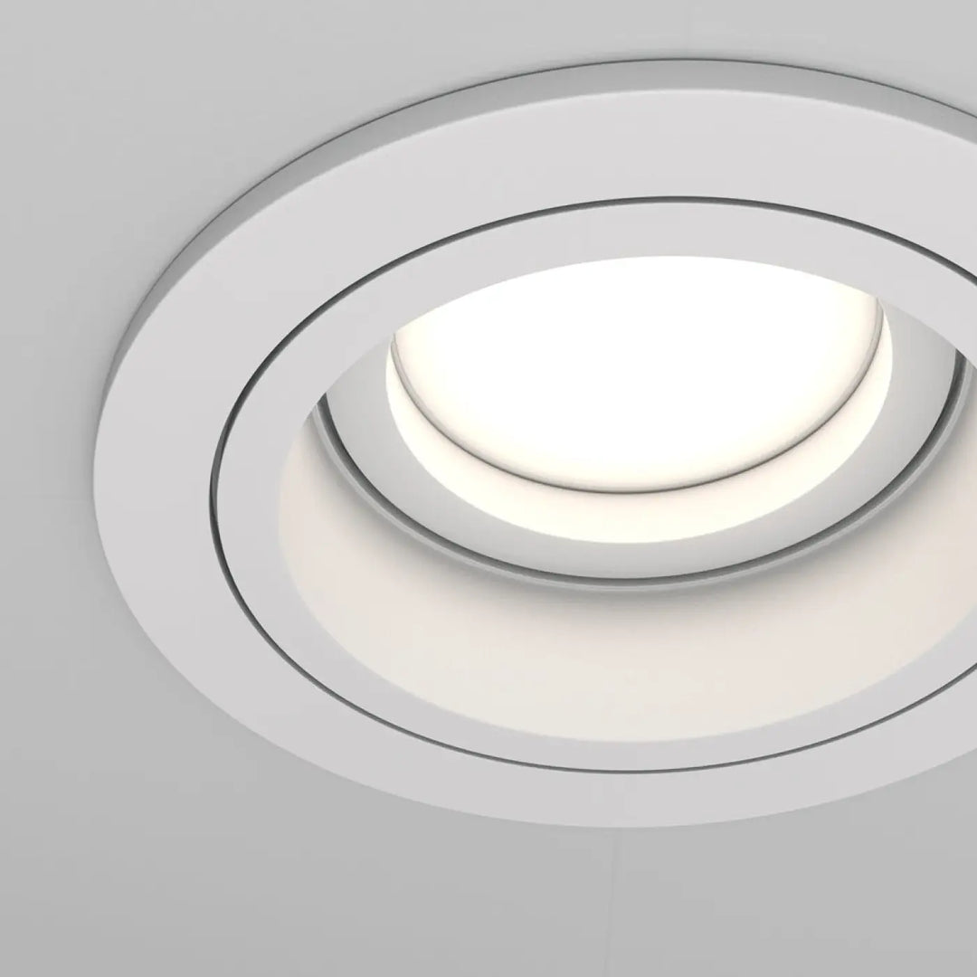 Spot encastrable rond en retrait blanc avec tête pivotante et design moderne pour faux plafond