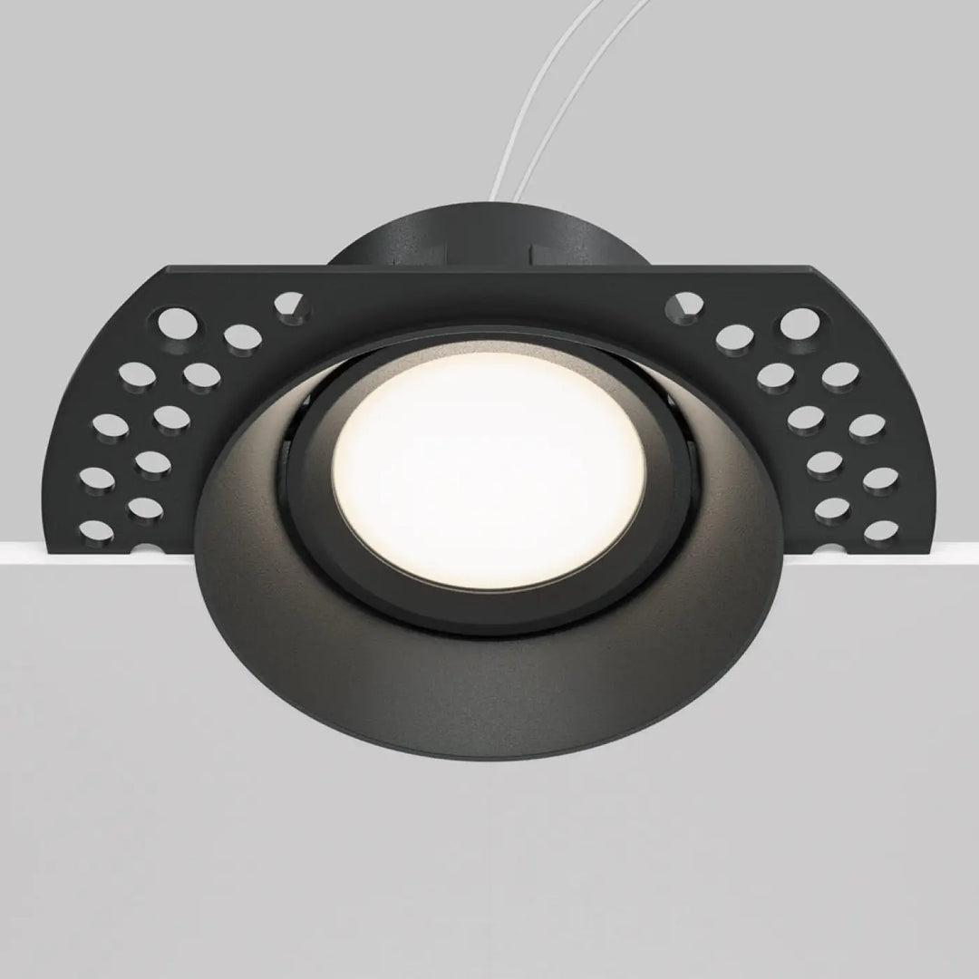 Spot encastrable dot noir mat avec centre lumineux circulaire et panneaux latéraux perforés sans collerette