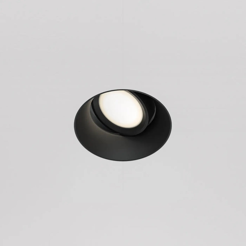 Spot encastrable dot noir avec design moderne et ampoule circulaire blanche éclairée pour un éclairage élégant