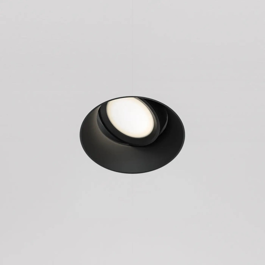 Spot encastrable dot noir avec design moderne et ampoule circulaire blanche éclairée pour un éclairage élégant