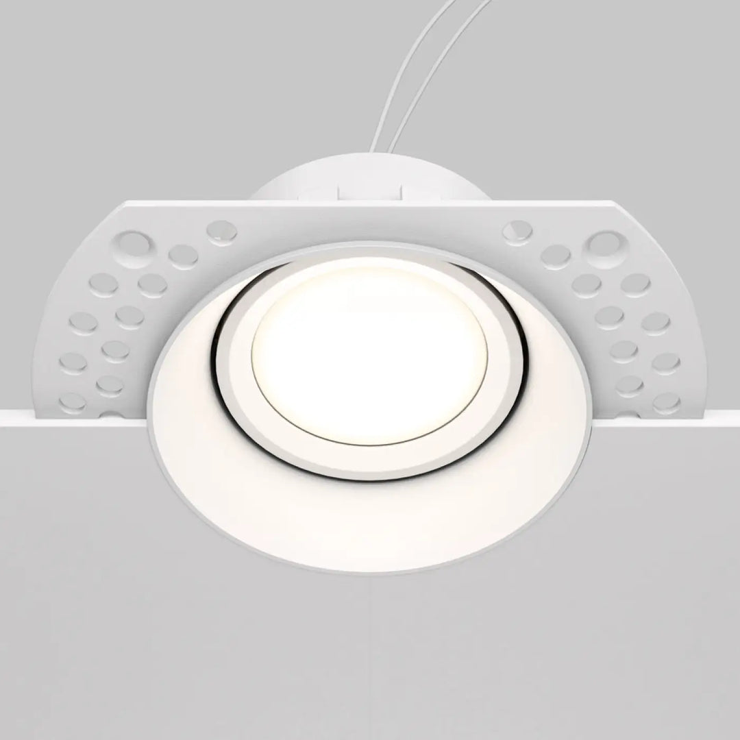 Spot encastrable dot blanc avec centre circulaire lumineux et panneaux latéraux perforés pour un éclairage moderne